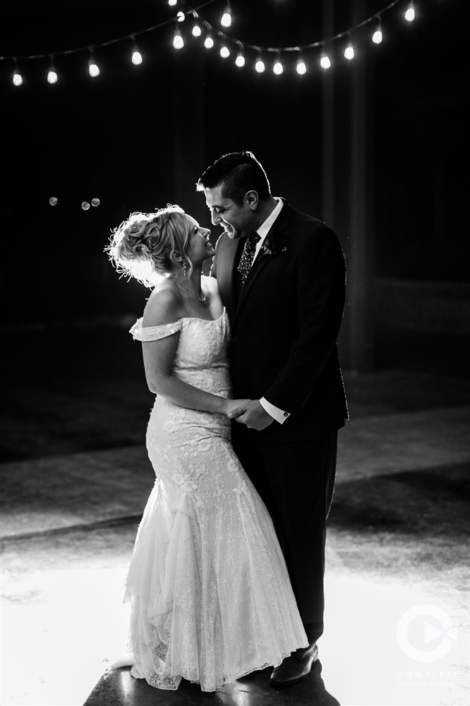 Nebraska wedding photo black and white shot during first dance