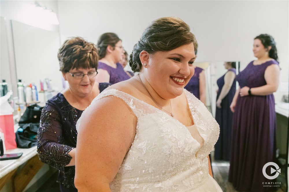 Nebraska High Plains bride getting ready with mother
