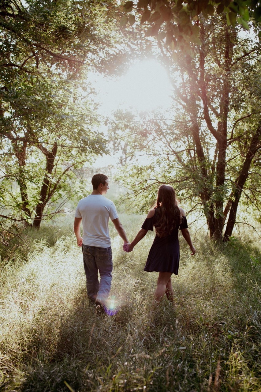 outdoor engagement photos