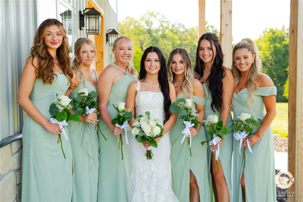 simple bridal party florals