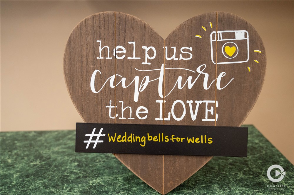 how to incorporate social media in your wedding