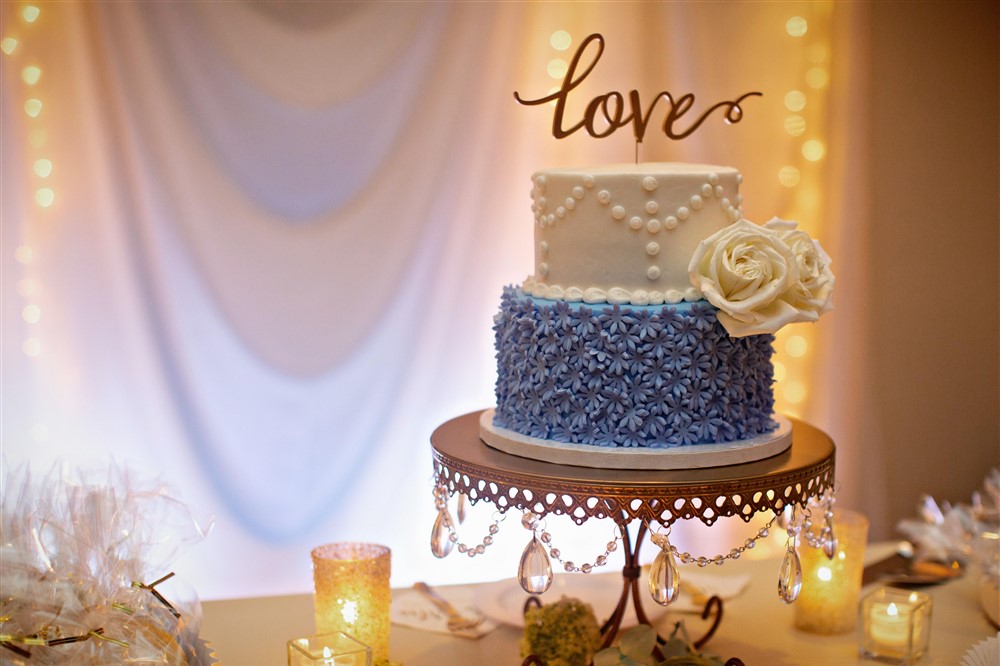 wedding cake in blue and white