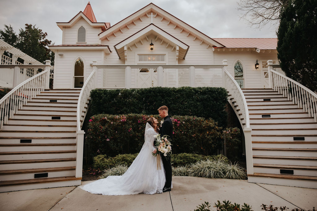Making Vintage Wedding Themes Work with Modern Tech
