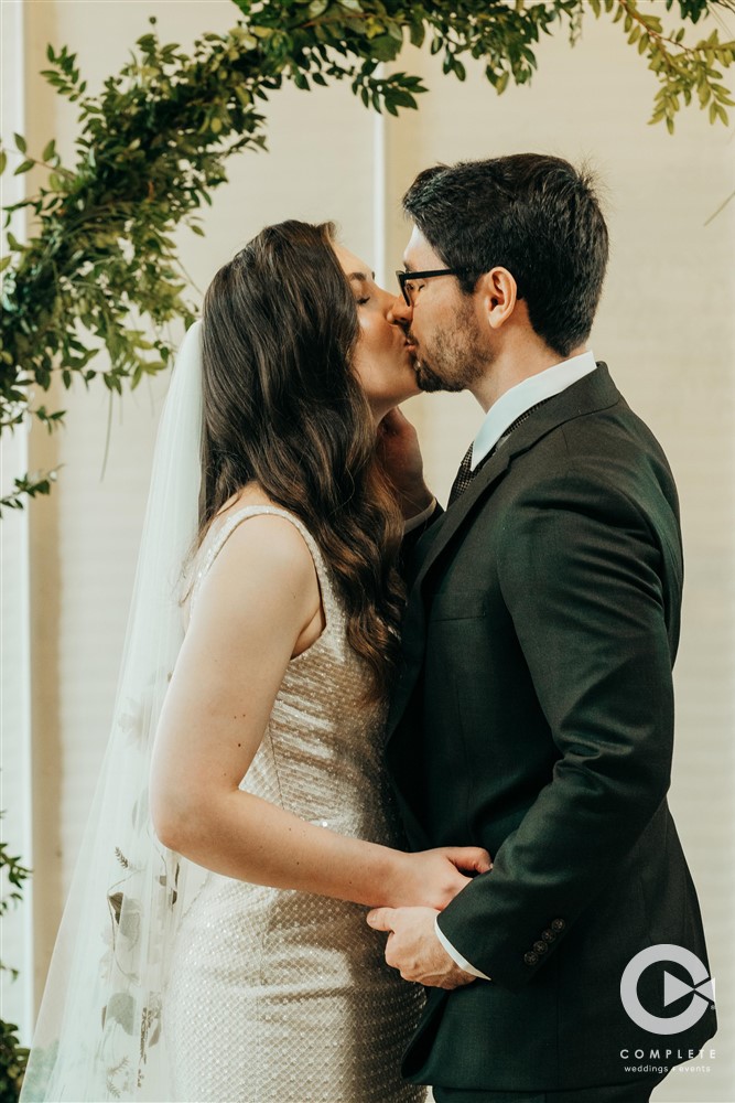 wedding ceremony kiss