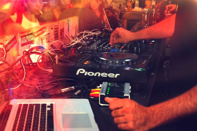 Wedding DJ Controller Best Melbourne Dance Music For Weddings