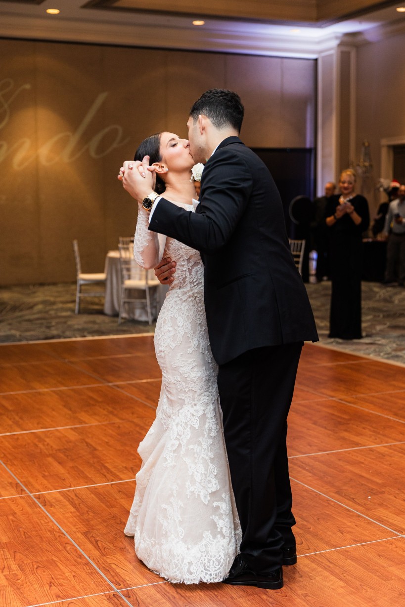 Surprise Choreographed Wedding Dance by Newlyweds