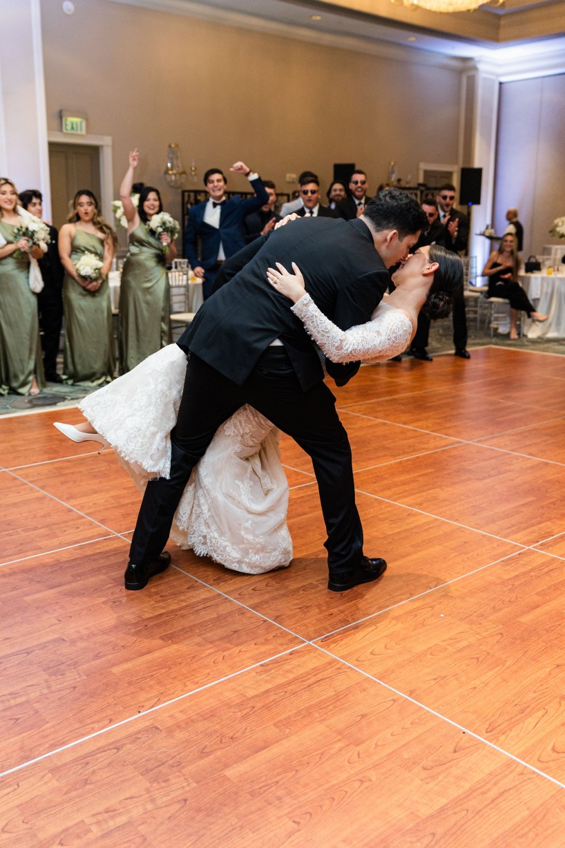 Surprise Choreographed Wedding Dance by Newlyweds