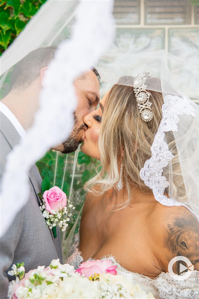 kiss Bride and Groom Wisconsin