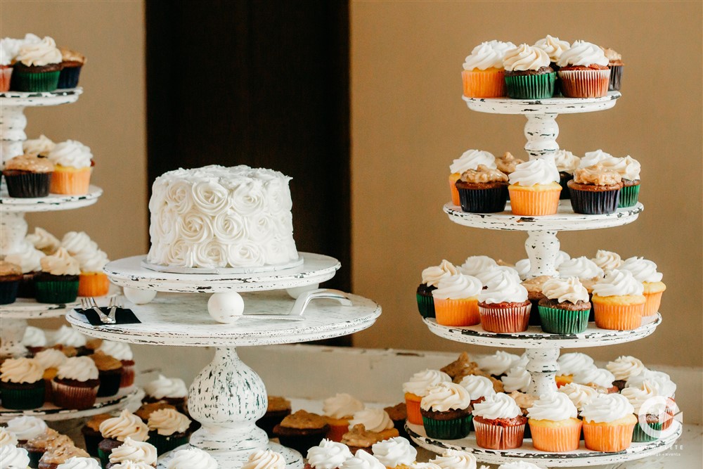 cupcake table wedding desserts