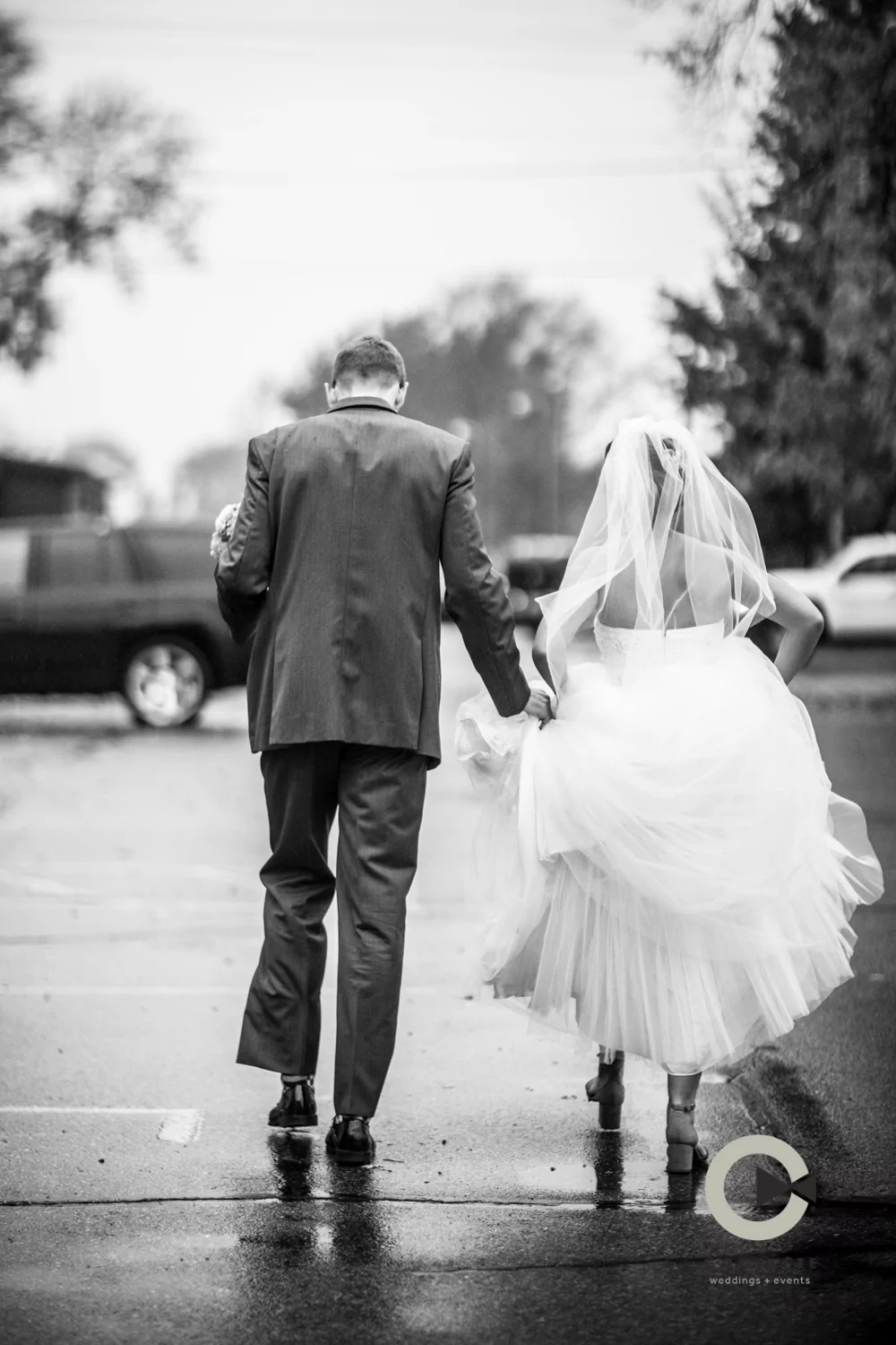bride and Goom walking in the Rain in hastings Minnesota