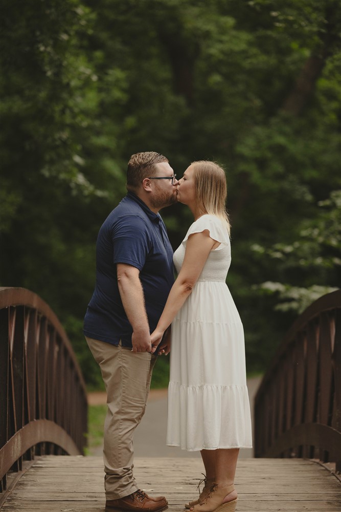 Minnesota Fall Engagement photo by Ari R.