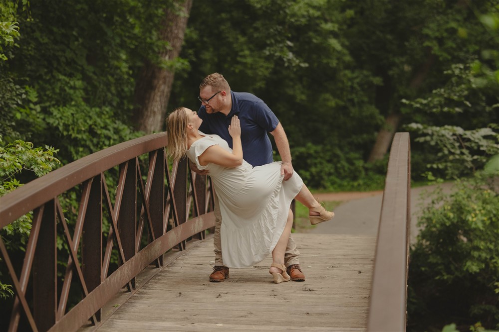 Minnesota Fall Engagement photo by Ari R.