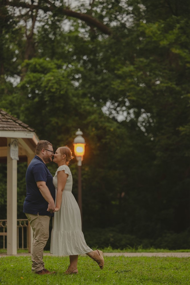 Minnesota Fall Engagement photo by Ari R.