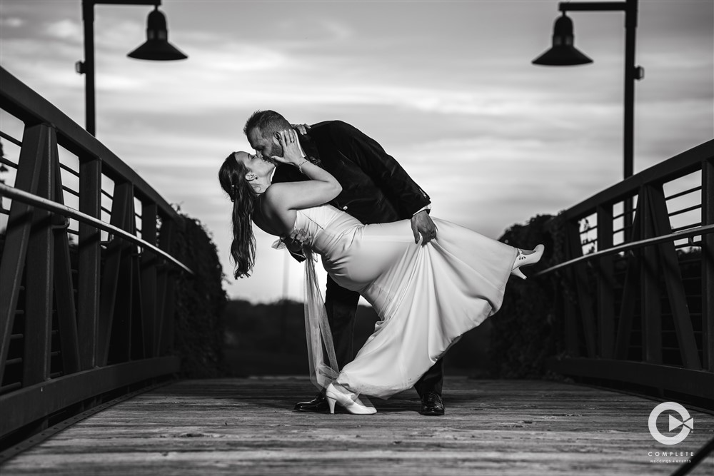 Weekday Weddings Are a Thing, If You Make Them A Thing