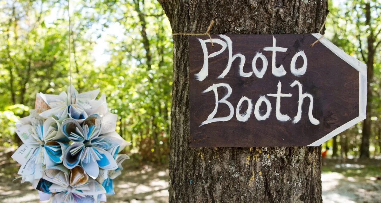 Outdoor Wedding Photo Booth Setup Tips & Inspiration