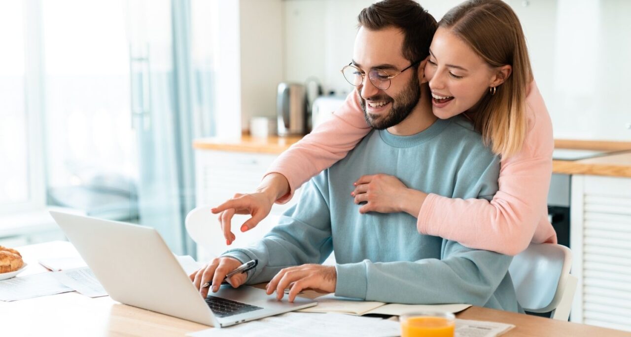 10 Ways to Stay Organized While Wedding Planning