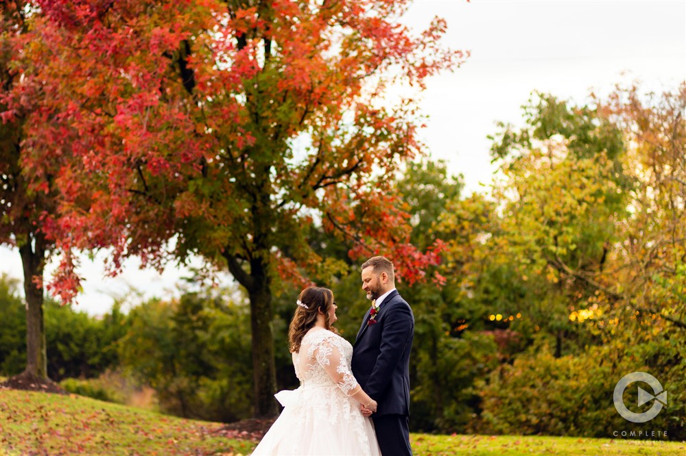 Fall wedding pictures in Branson