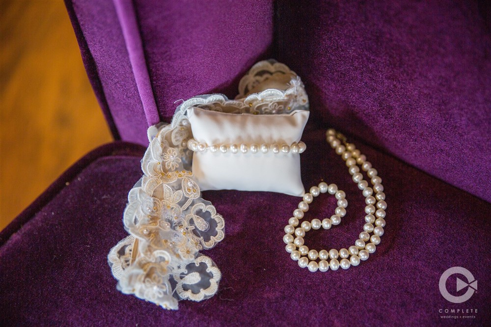 detail shot of brides jewelry and garter