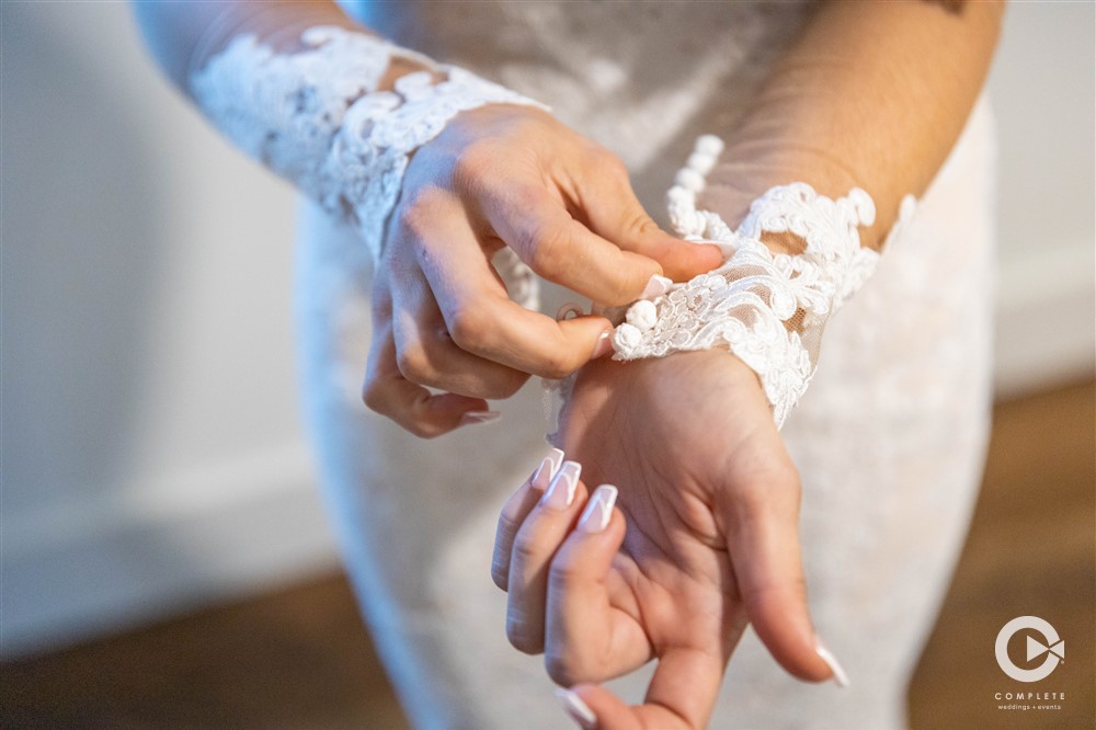 bride lace sleeve