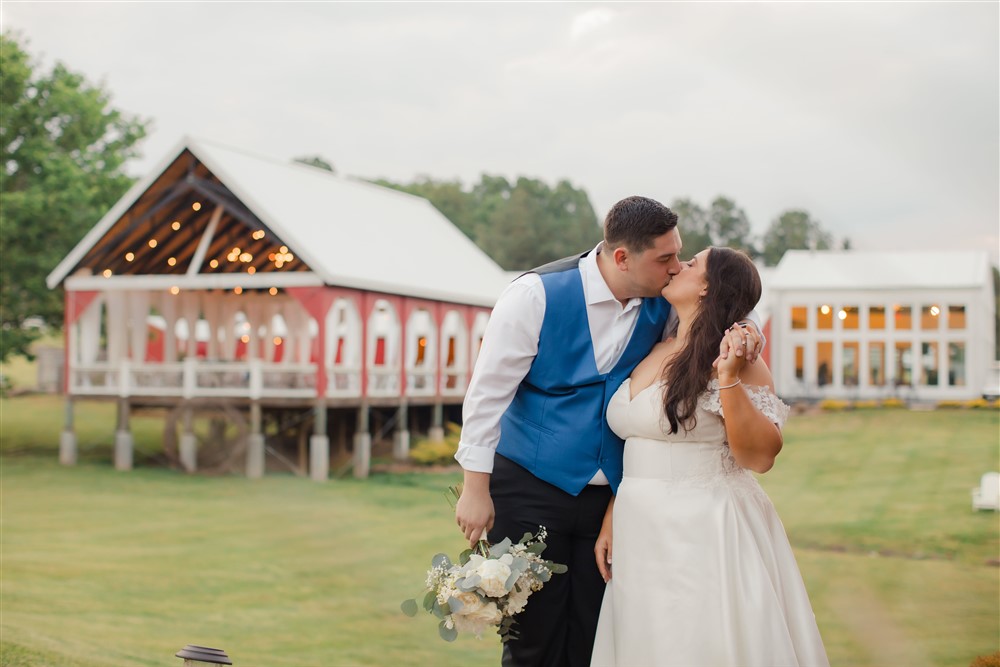 Sassafras Springs Wedding Couple