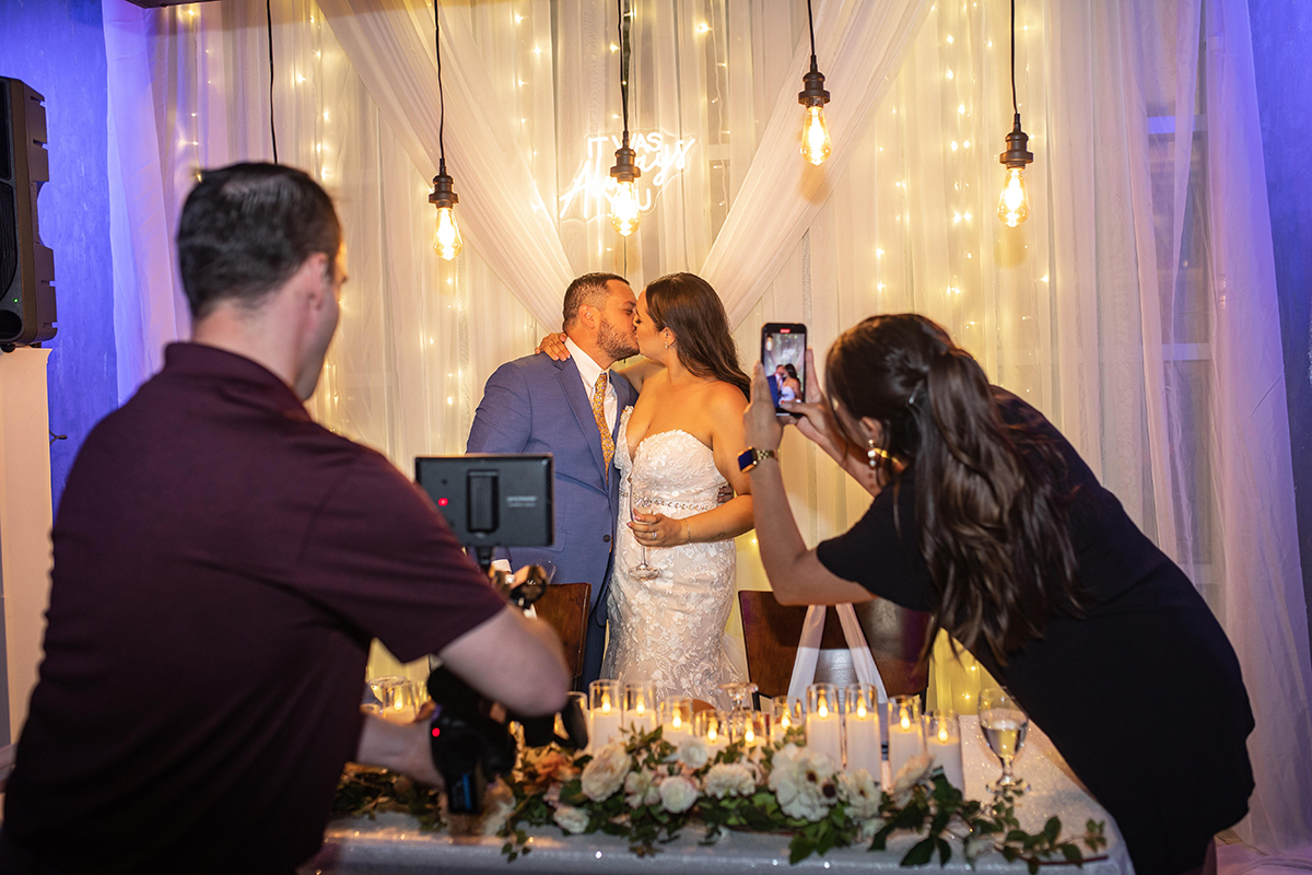 7 Ways to Utilize Social Media at Your Wedding