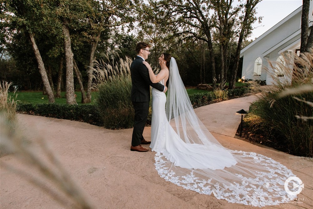 The Springs Norman Outdoor Wedding Photo