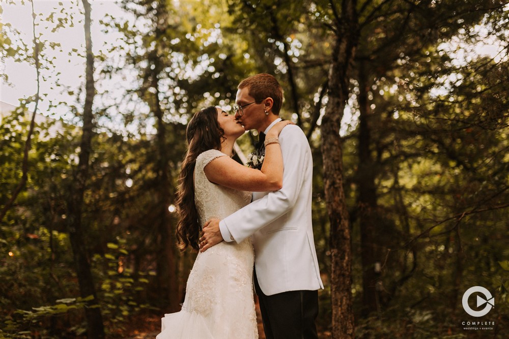 outdoor minimalist wedding in okc