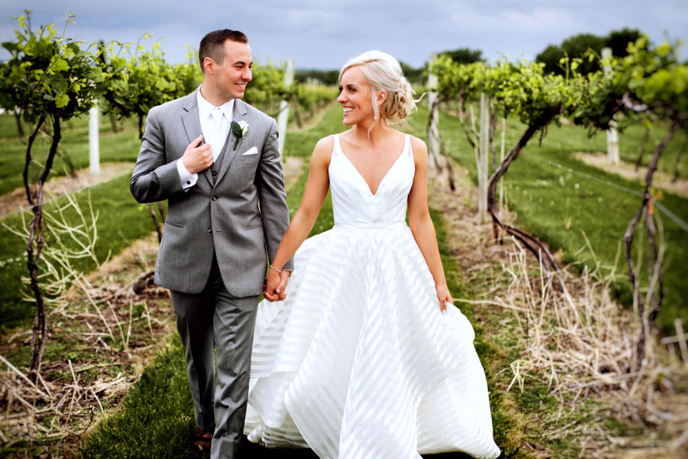 Bride and groom at bella terre, wedding, vineyard