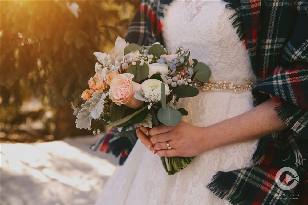 Flower bouquet, Bride, Winter