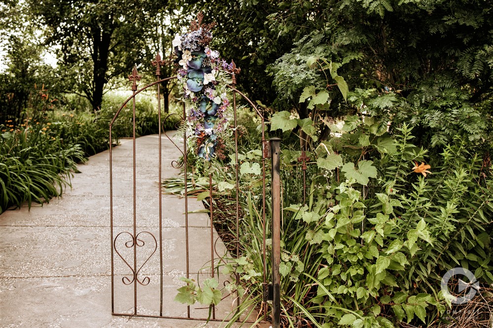 Wedding Garden Gate, Flower bouquet,