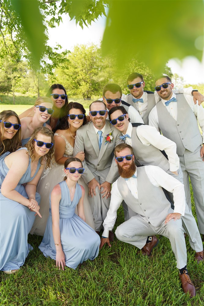 Fun bridal party with sunglasses