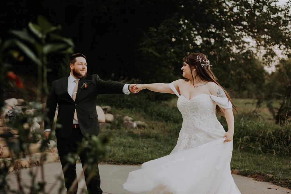 Dance photo at a View in Fontenelle Venue in Omaha NE with wedding photographer Ade Idowu