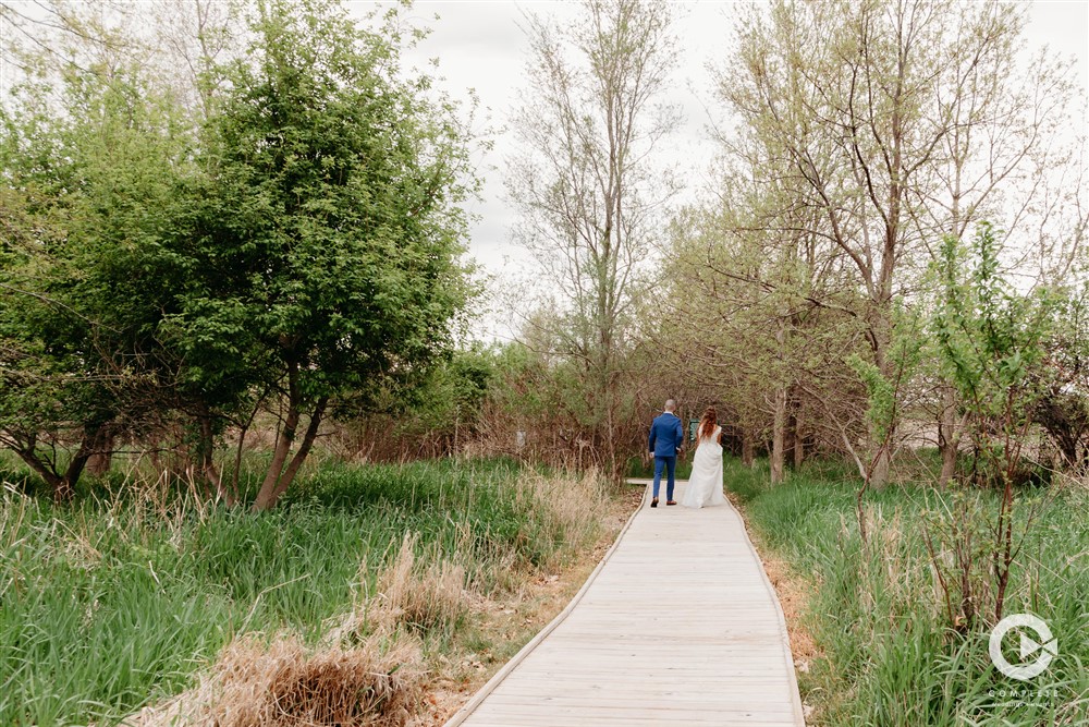 bride and groom at willow creek