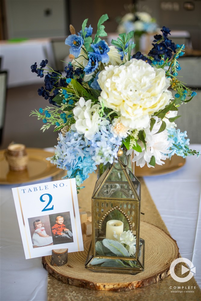 blue wedding decor