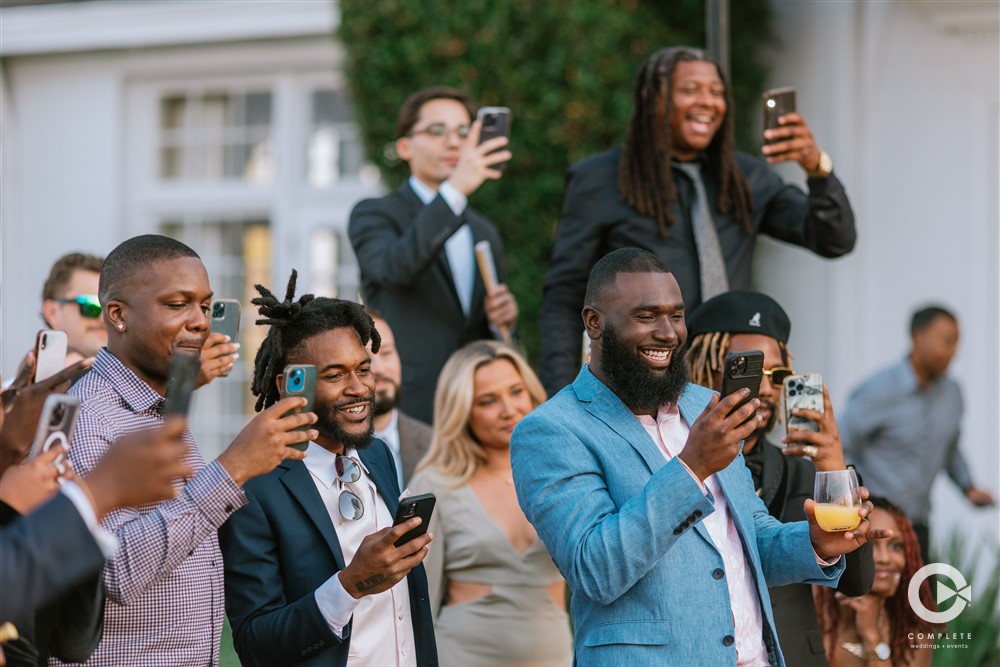 social media at your wedding blog
