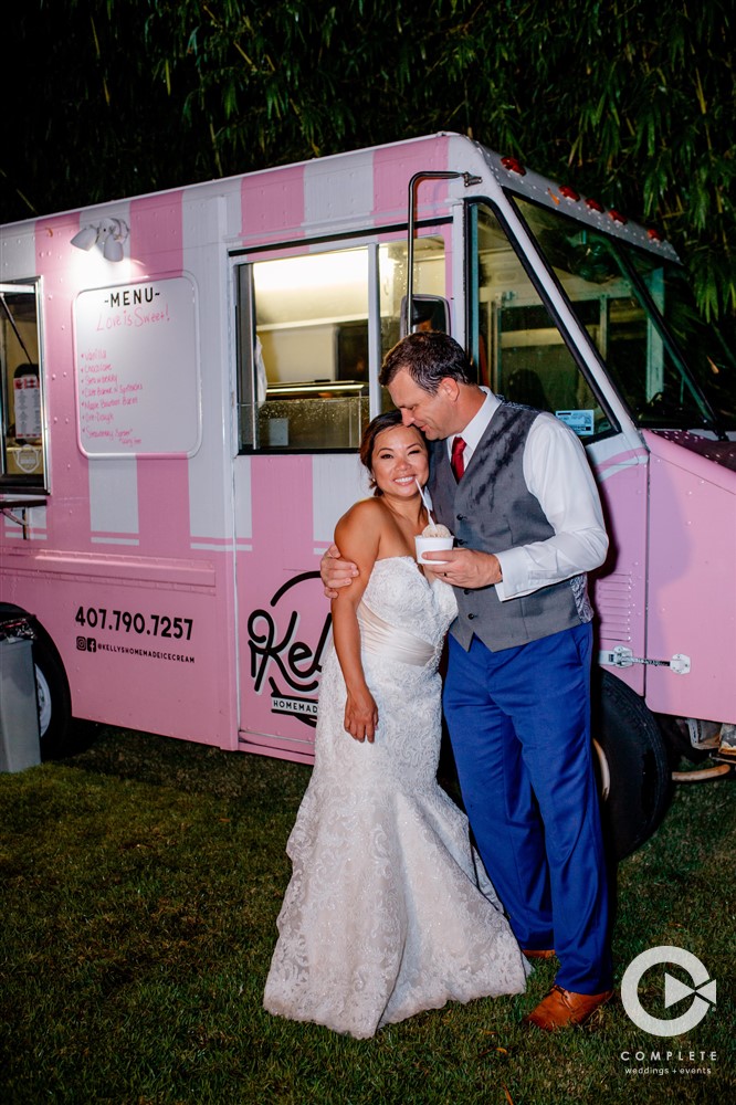 Food truck at a wedding reception in the Fall of 2021, fun ideas