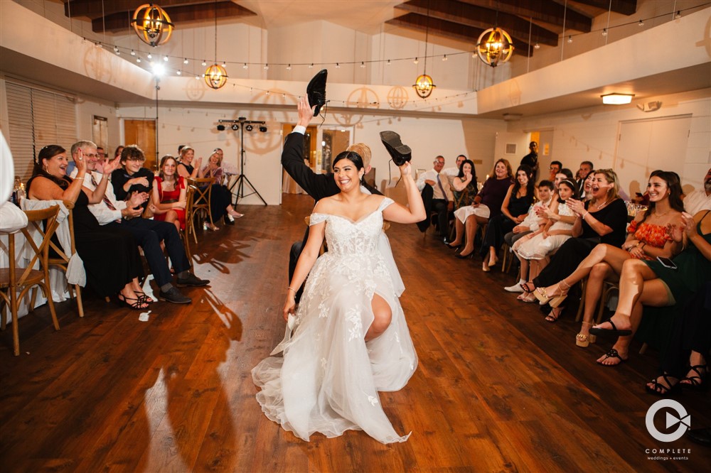 Fun ideas for your 2022 wedding reception, the shoe game