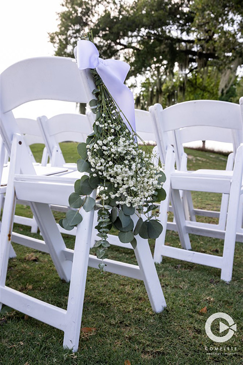 Baby's breath used as accent for outdoor ceremony in Orlando, FL