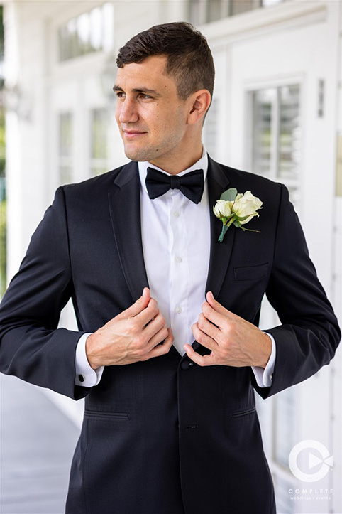 Orlando, FL photographer captures groom on wedding day