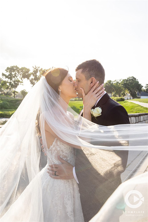 Orlando photographer captured brides veil in wind at wedding