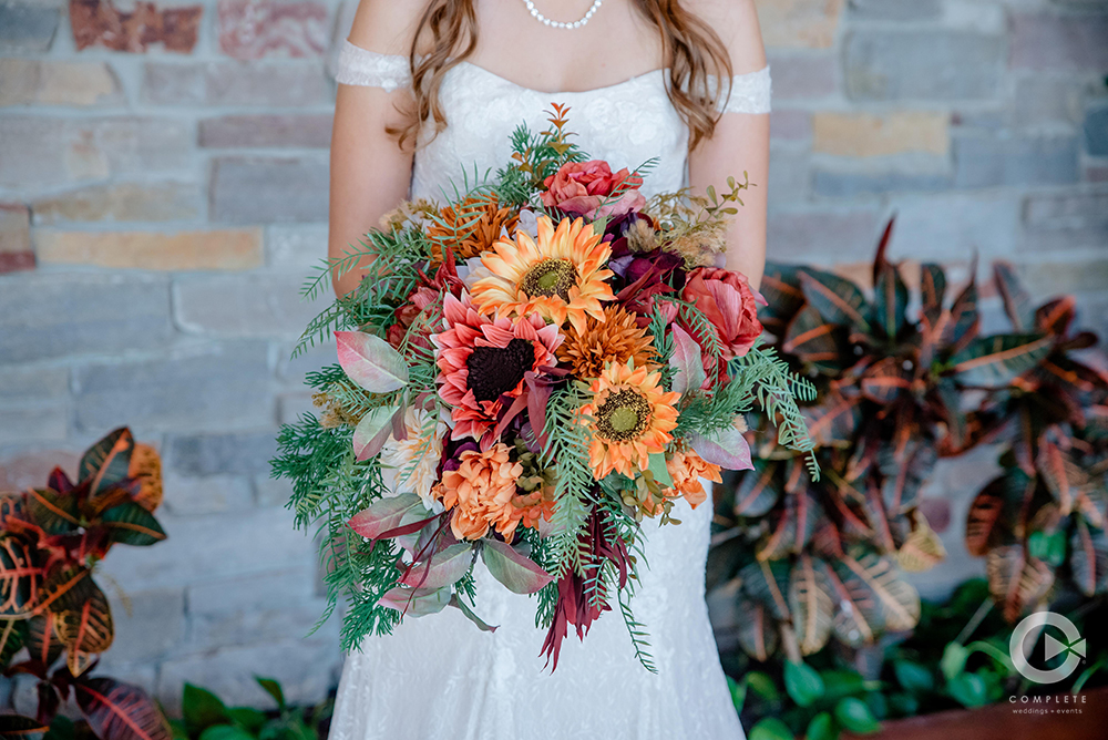 Beautiful wedding flowers at a wedding in Orlando autumn wedding colors