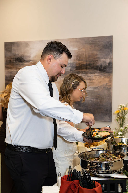 A Guide to Choosing the Right Catering Option for Your Wedding