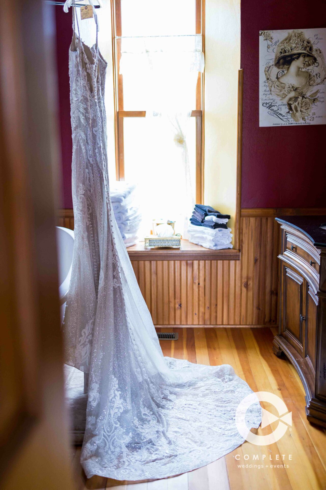 Modern wedding themes and inspiration - modern vintage