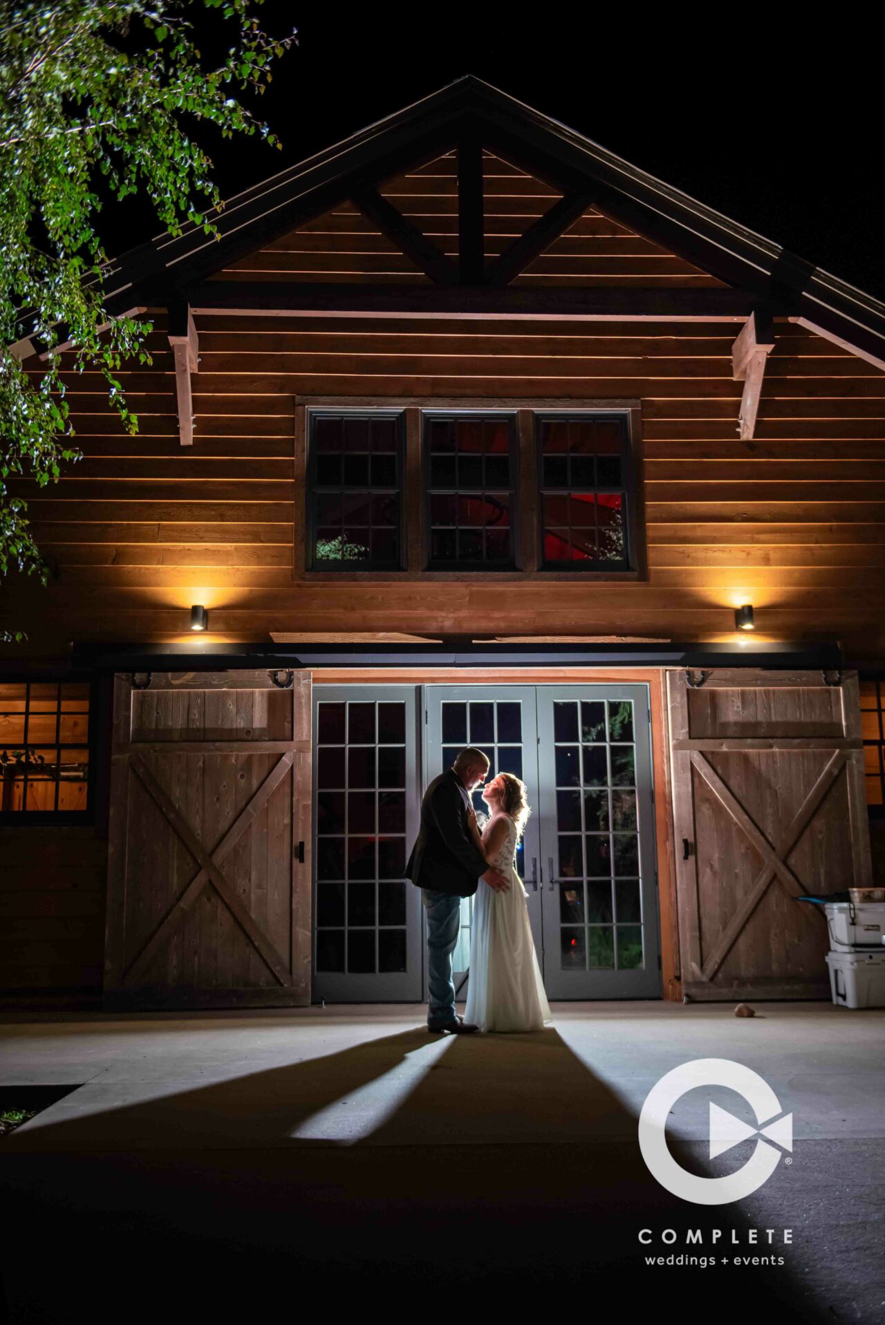 Capturing the Magic: End-of-Night Wedding Photos
