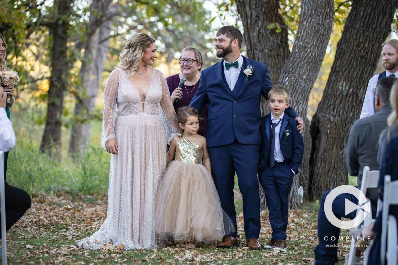 Important Moments Your Wedding Videographer Can’t Miss: family arrangement