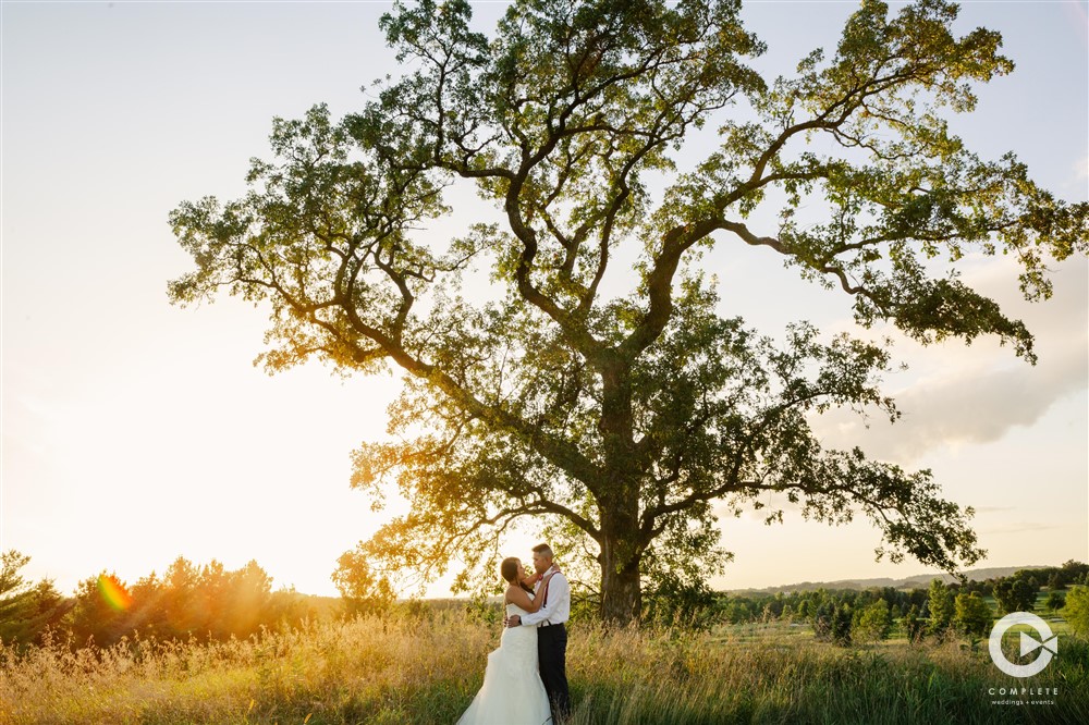 Perfect Wedding Backdrops Bride and groom with sun setting in a field in Minnesota