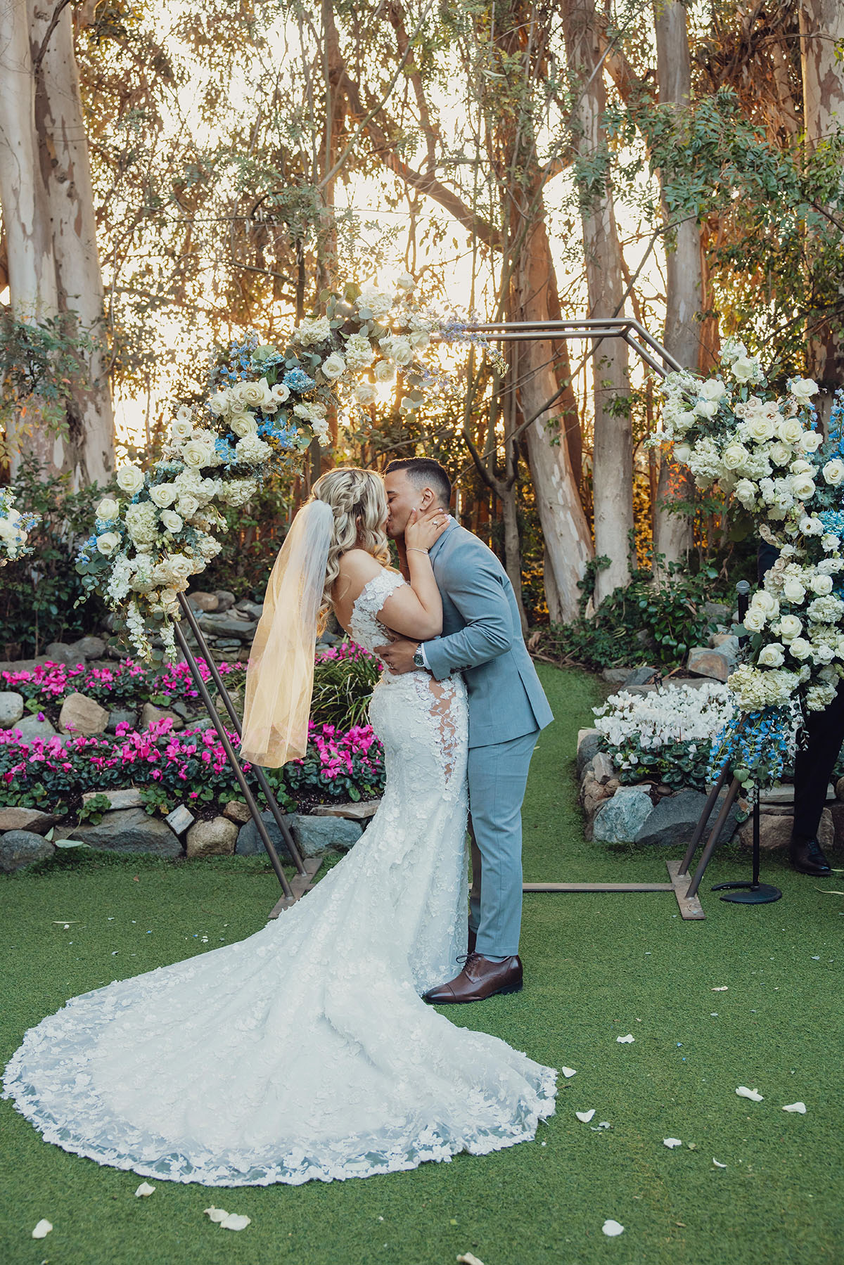 newlyweds at altar