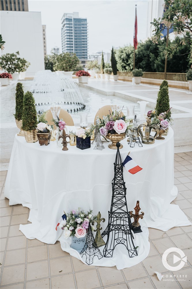 sweetheart table