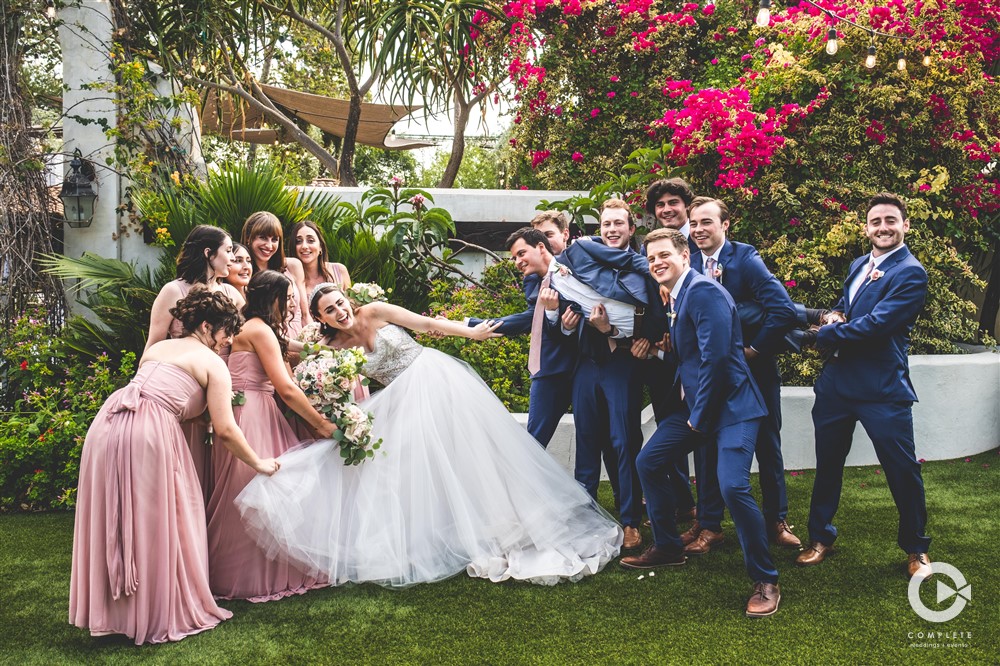 What Are Some Wedding Party Photo Ideas?