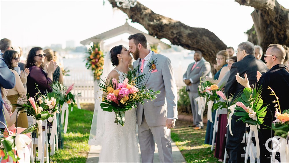 Choosing Between Wedding Videography Styles